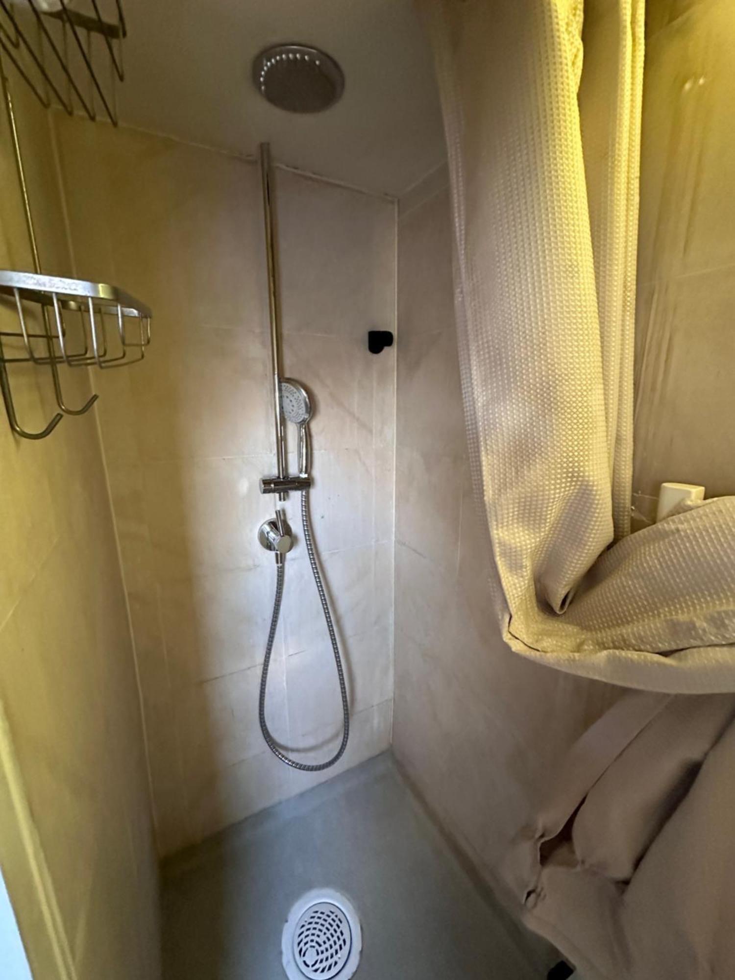 Апартаменты Marais Rooftop Studio - Metro Filles Du Calvaire Париж Экстерьер фото